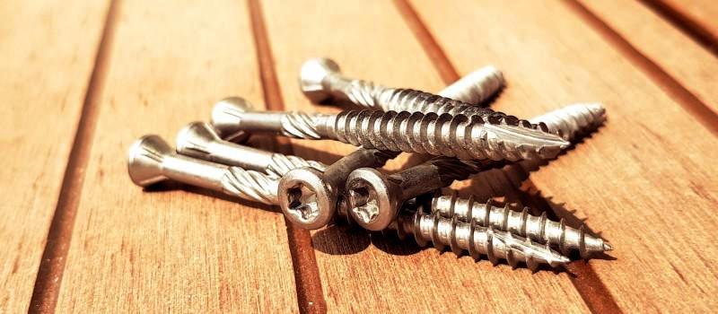 Vrut pro terasy 4x30/18 nerez C1 AISI 410, čočkovitá hlava, TORX